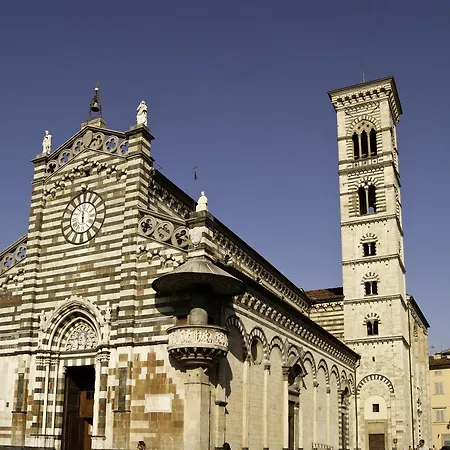 Bed+book. Pop Duomo View *
